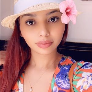 Meet your Posher, Valeria